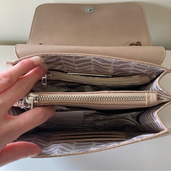 ANTIK KRAFT Structured Purse with Tortoise Chain Strap - Picture 4 of 5